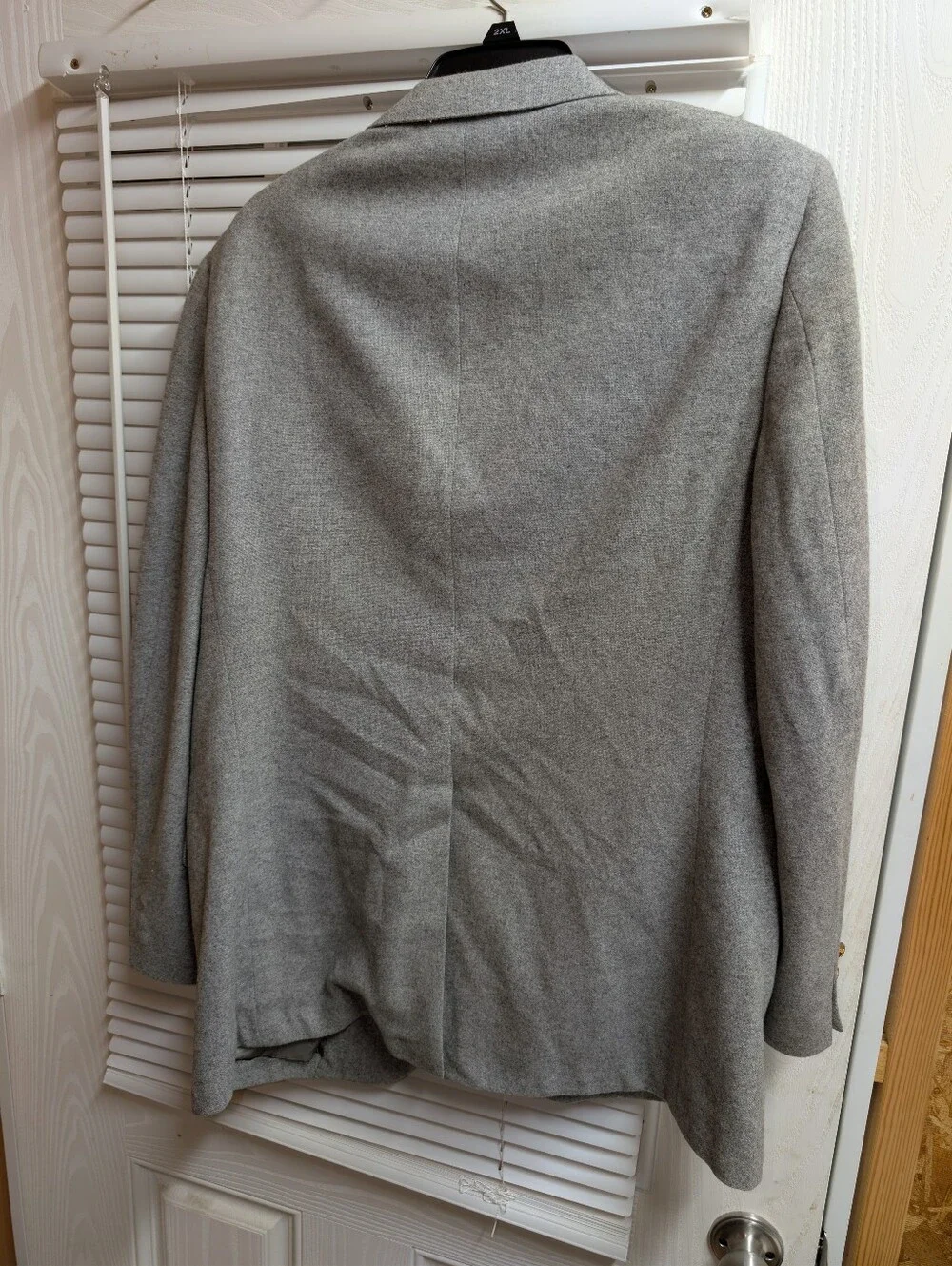 Men's Gray 100% Cashmere Two-Button Sport Coat. (42R)